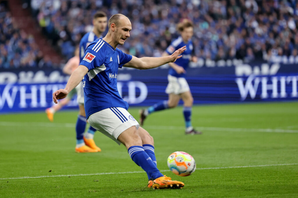 Henning Matriciani verlängert seinen Vertrag bei Schalke.