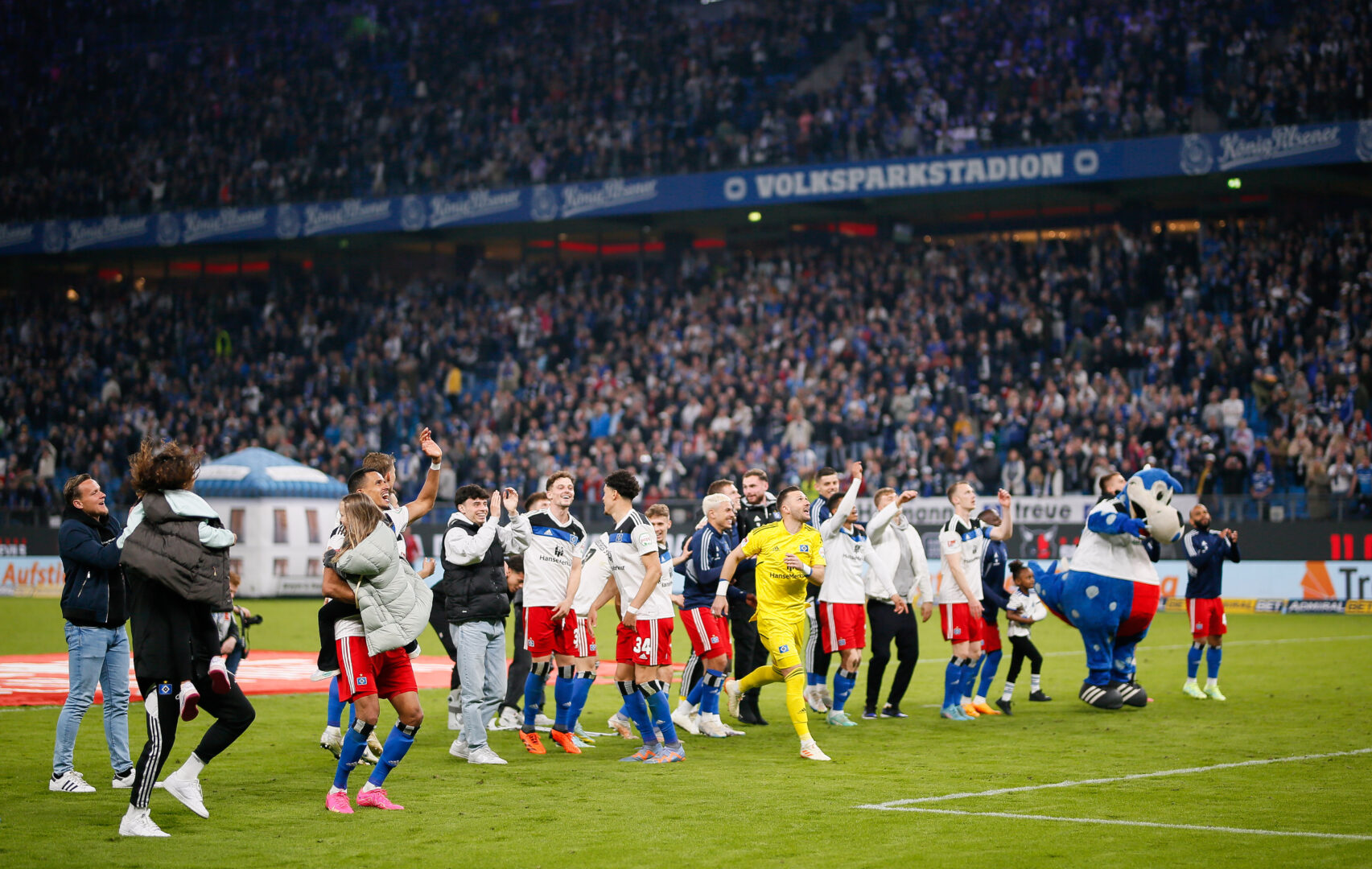 Auf Schützenhilfe angewiesener HSV mit „Glauben an Platz zwei“