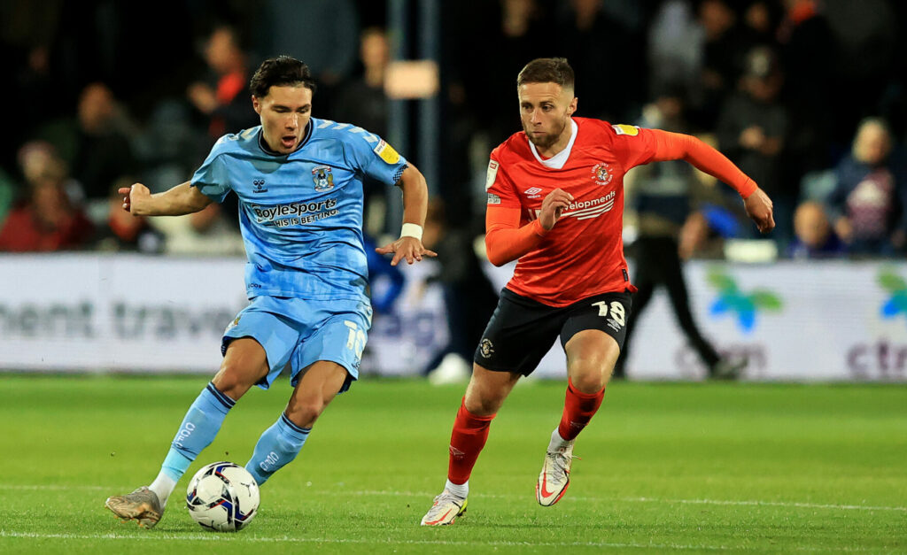 Duell um den Aufstieg in die Premier League: Coventry gegen Luton.