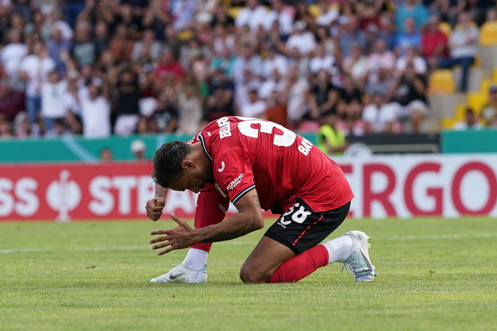 Karim Bellarabi im Trikot von Bayer 04