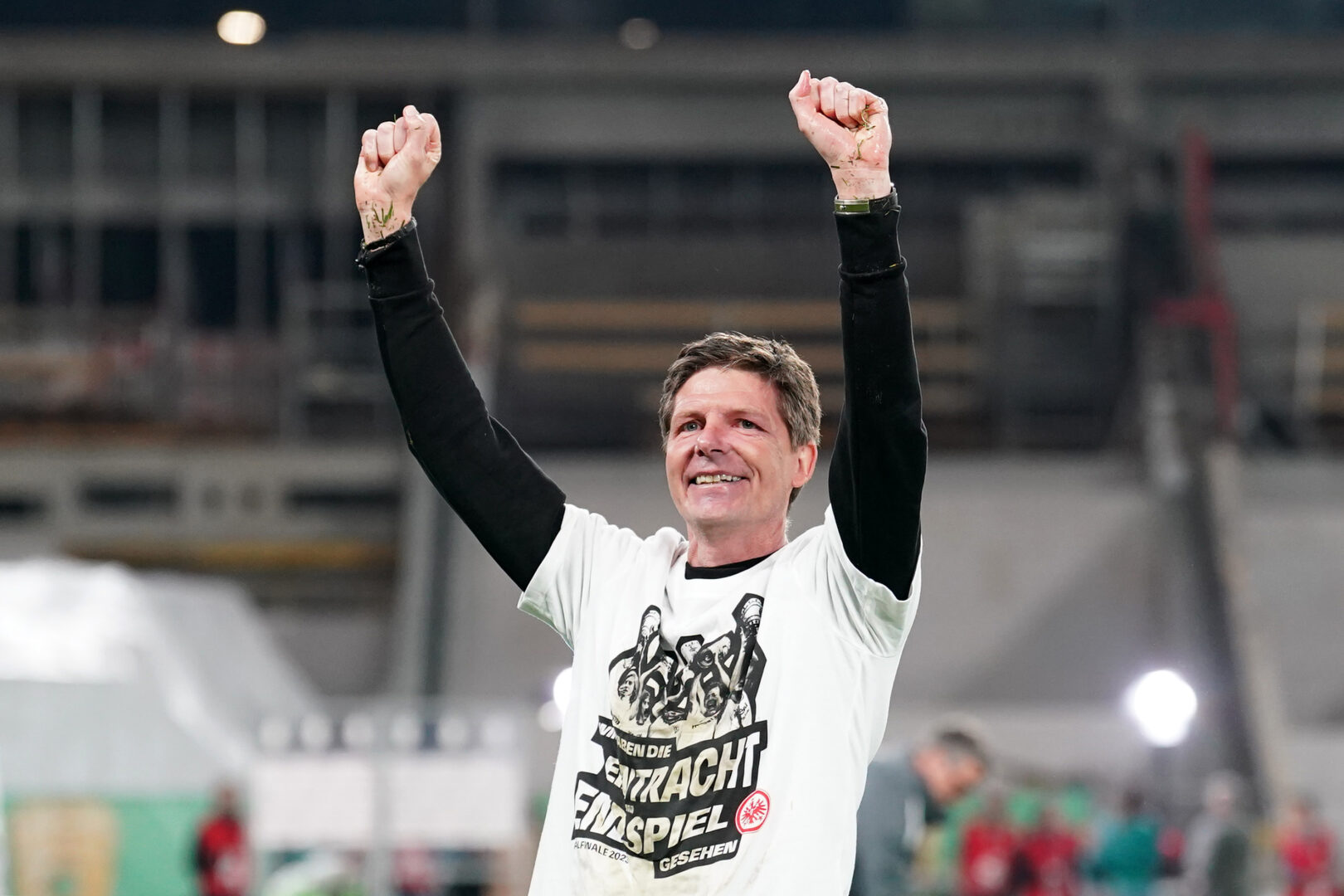 Oliver Glasner bejubelt den Sieg im Pokal Halbfinale.
