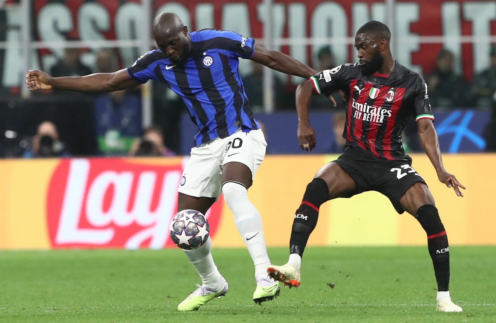 Milan will Stürmer von Erzrivalen verpflichten