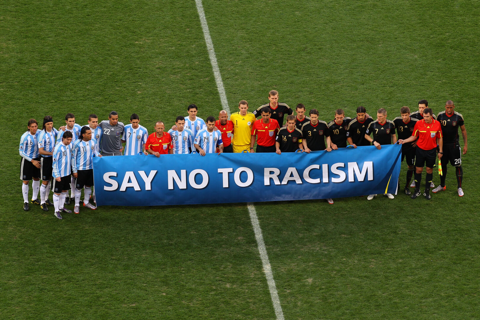 Der DFB will härter gegen Rassismus vorgehen.