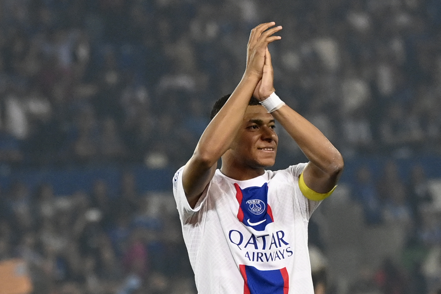 Kylian Mbappe dementiert alle Wechselgerüchte.