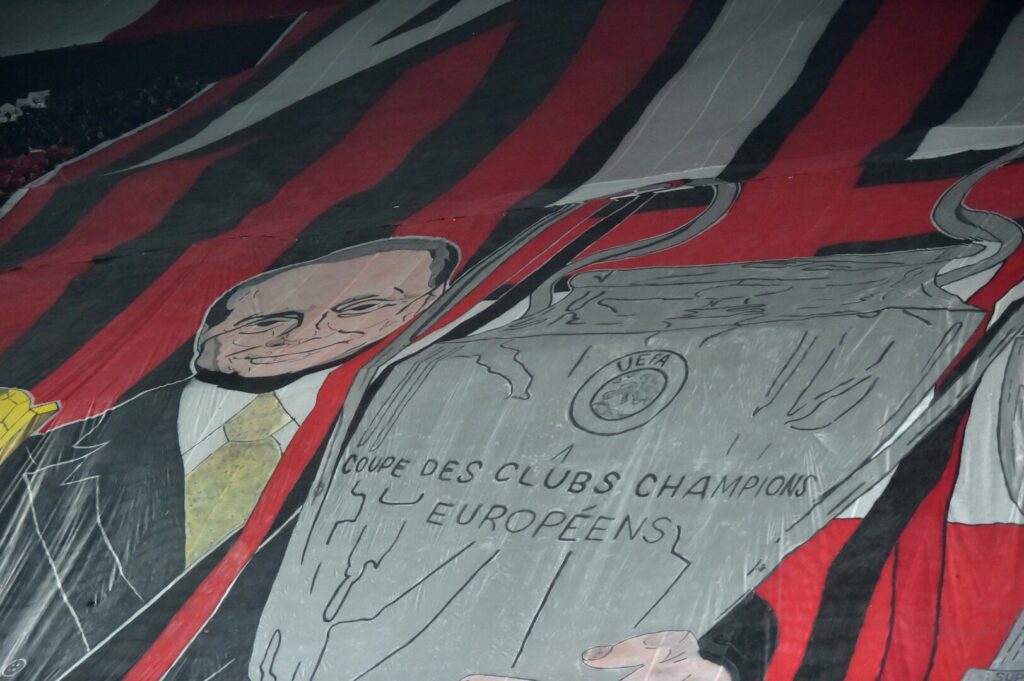 Milan-Fans widmen Silvio Berlusconi eine Choreo.