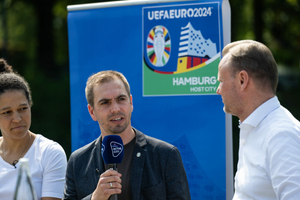 Philipp Lahm blickt sorgenvoll auf die Heim-EM.