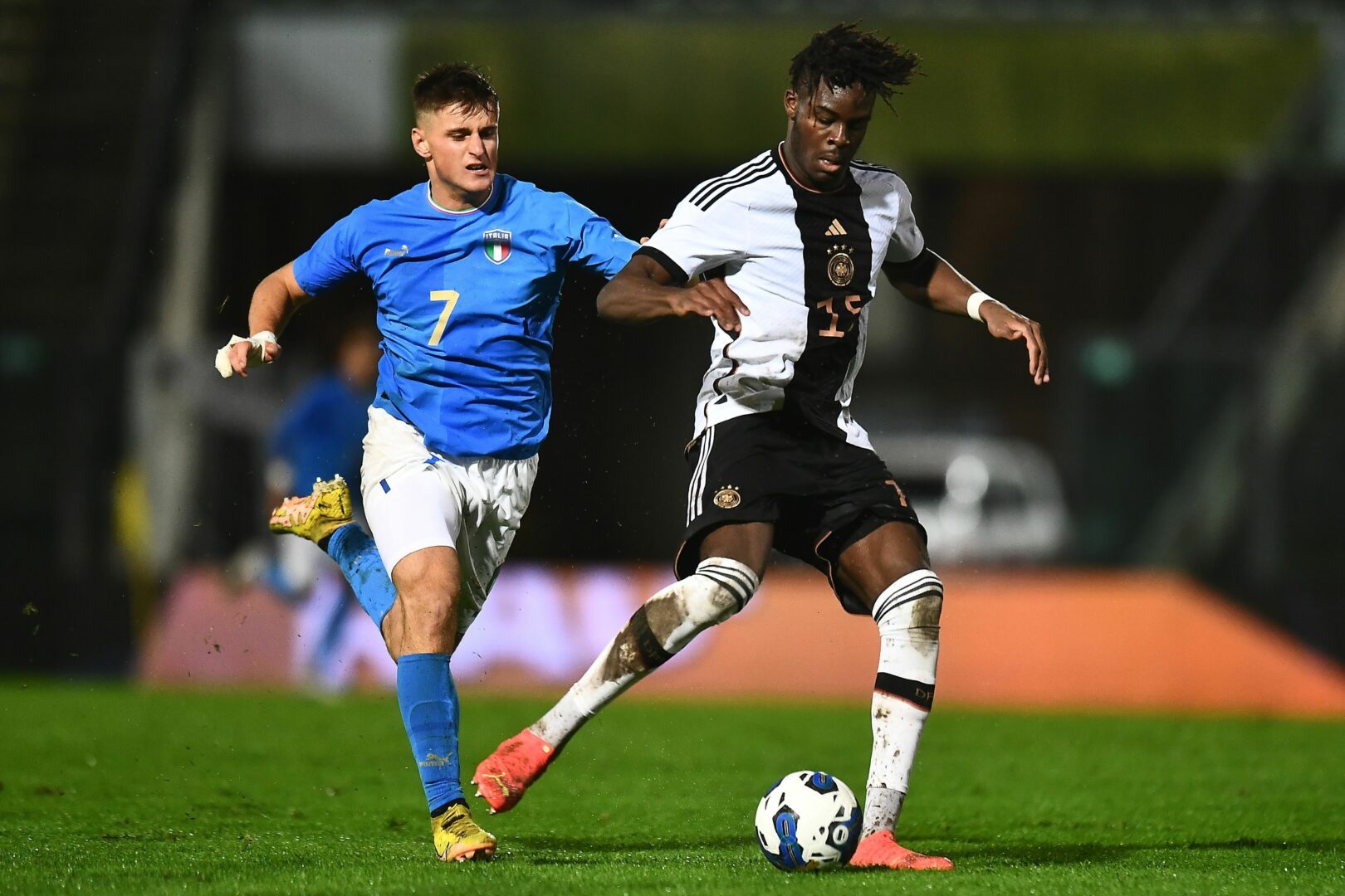 Yann Aurel Bisseck im Trikot der U21-Nationalmannschaft.