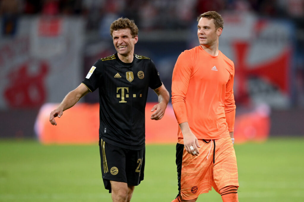 Der FC Bayern plant auch nach Karriereende mit Thomas Müller und Manuel Neuer.