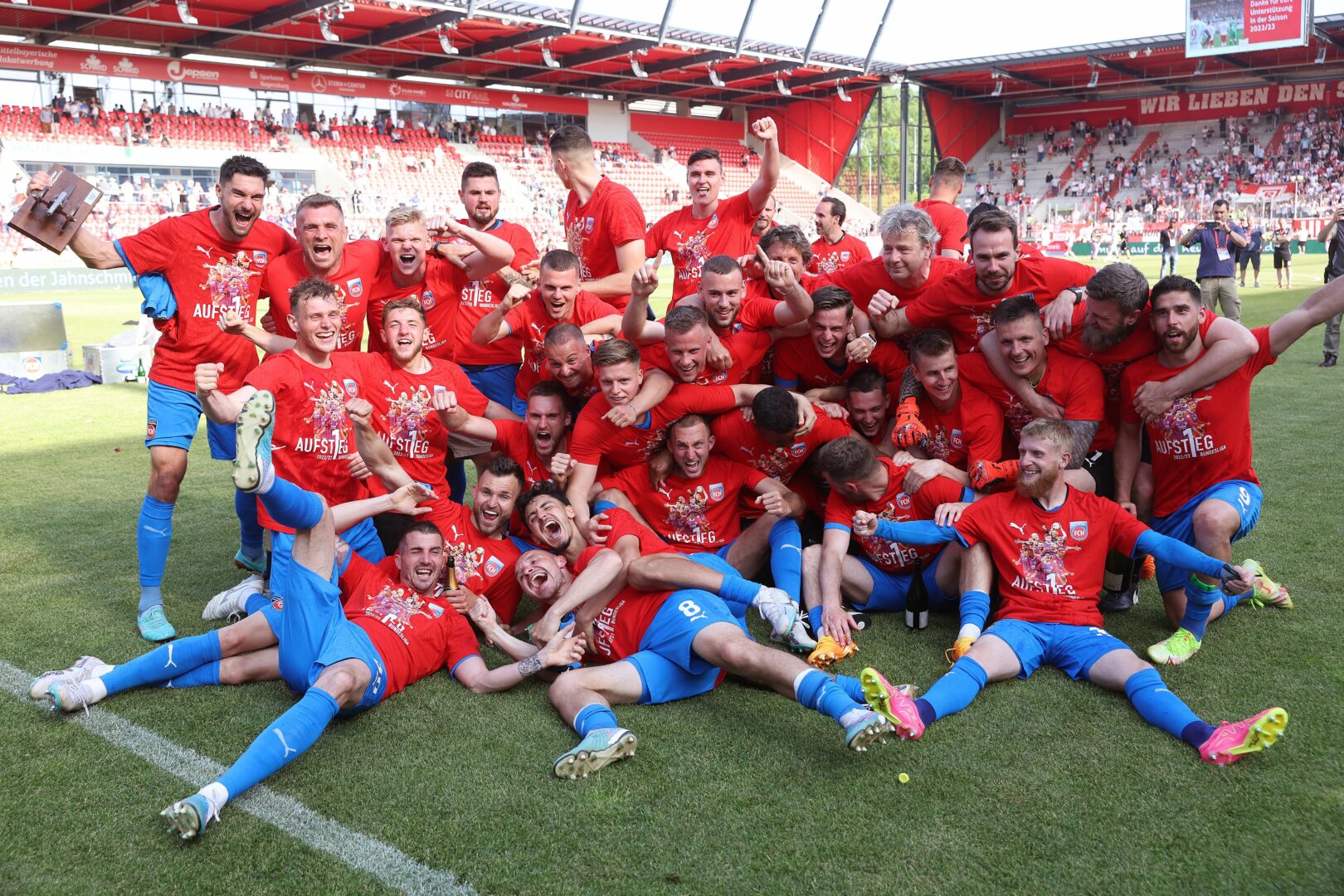 Heidenheim feiert die Meisterschaft in der 2. Bundesliga.