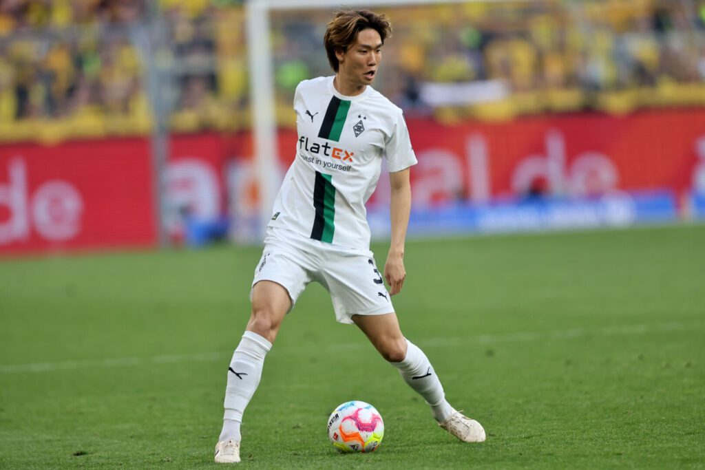 Ko Itakura im Trikot von Borussia Mönchengladbach.