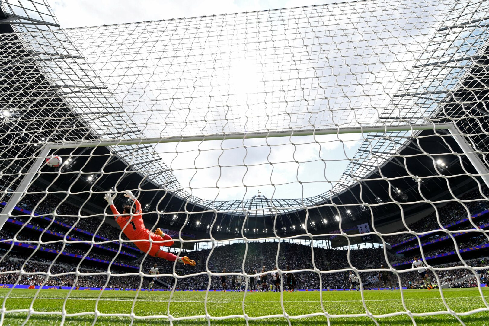 Tottenham-Eigentümer Lewis angeklagt