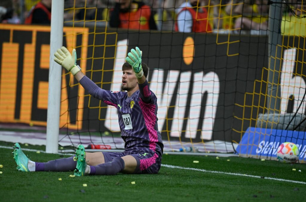 Gregor Kobel hat noch einen Vertrag bis 2026 beim BVB.