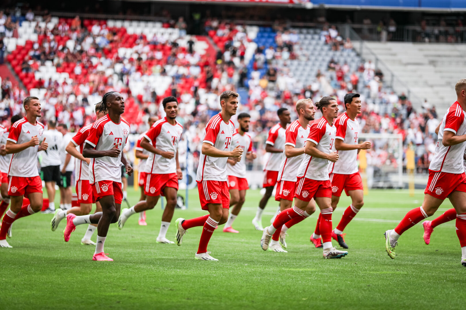 Die Teampräsentation des FC bayern ist ein großes Thema im 90PLUS-Ticker.