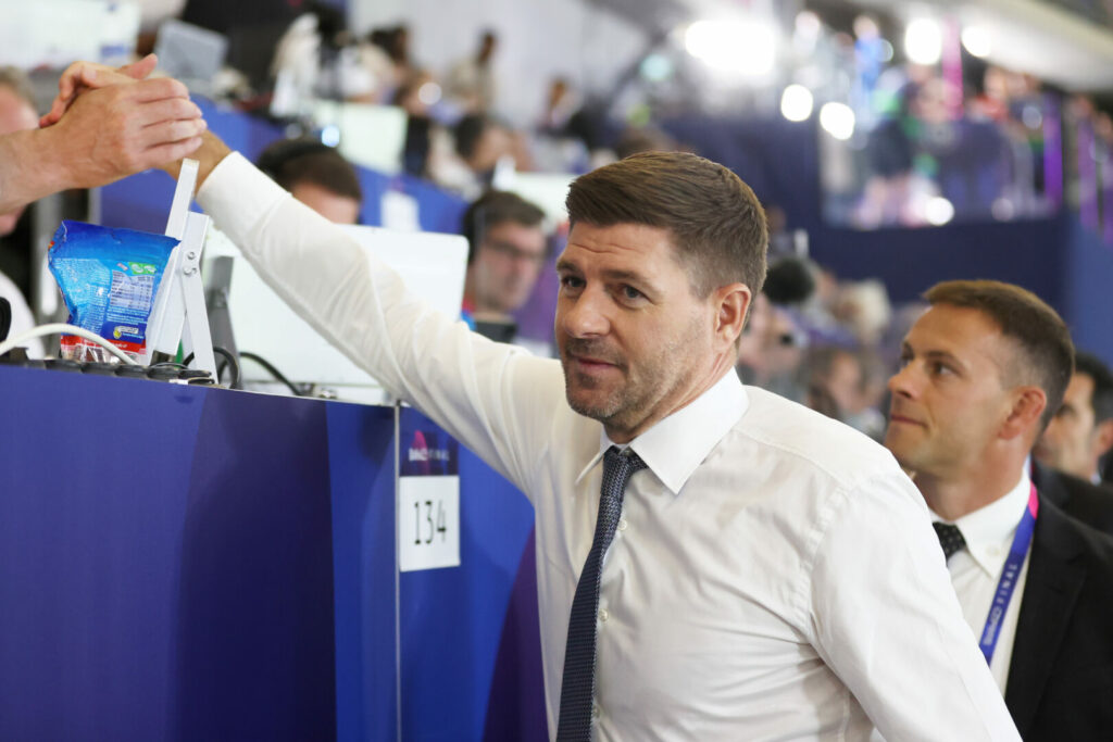Steven Gerrard wird neuer Trainer in Saudi-Arabien.
