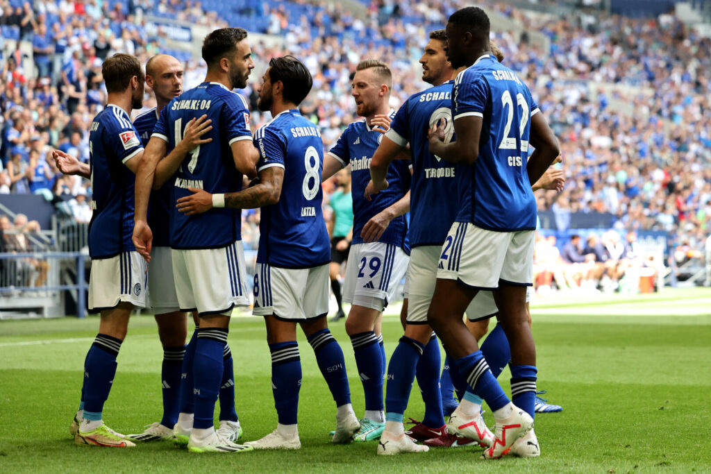 Unsere Experten trauen dem FC Schalke zu, ganz oben in der 2. Bundesliga zu stehen.