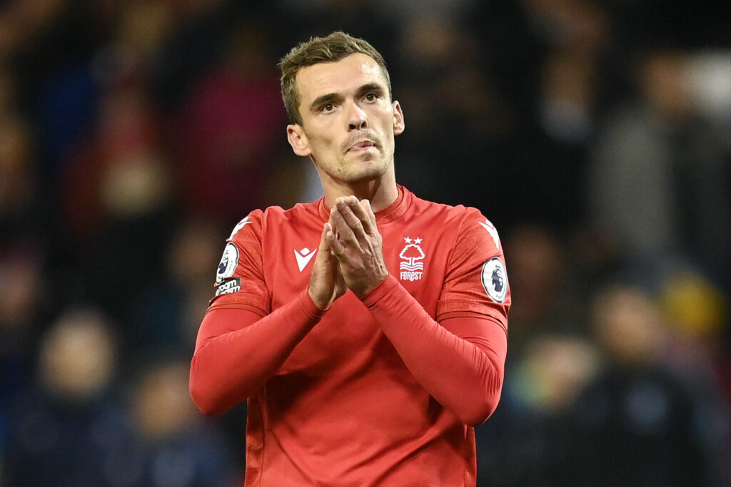 Harry Toffolo im Trikot von Nottingham Forest.