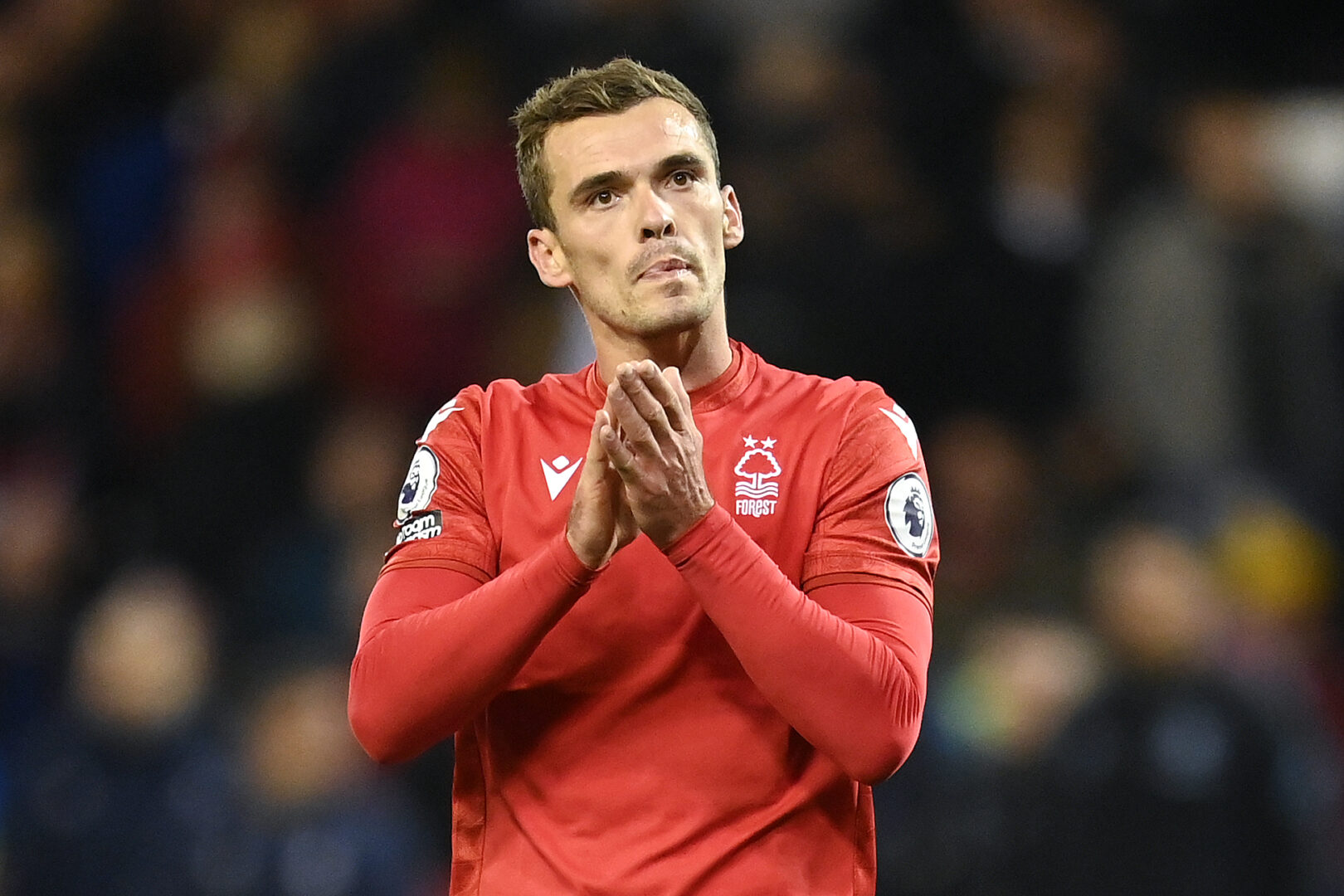 Harry Toffolo im Trikot von Nottingham Forest.