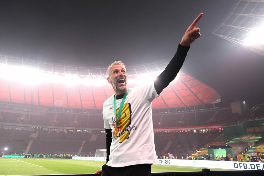 Marco Rose bejubelt den Pokalsieg mit RB Leipzig.