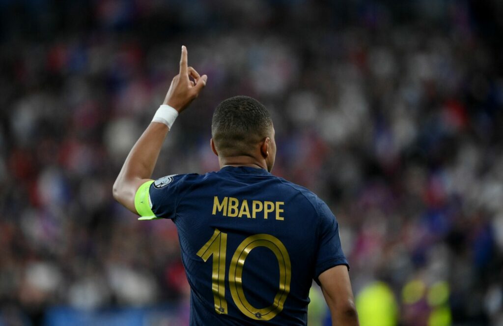 Das Thema im 90PLUS-Ticker: Mega-Angebot für Kylian Mbappe.