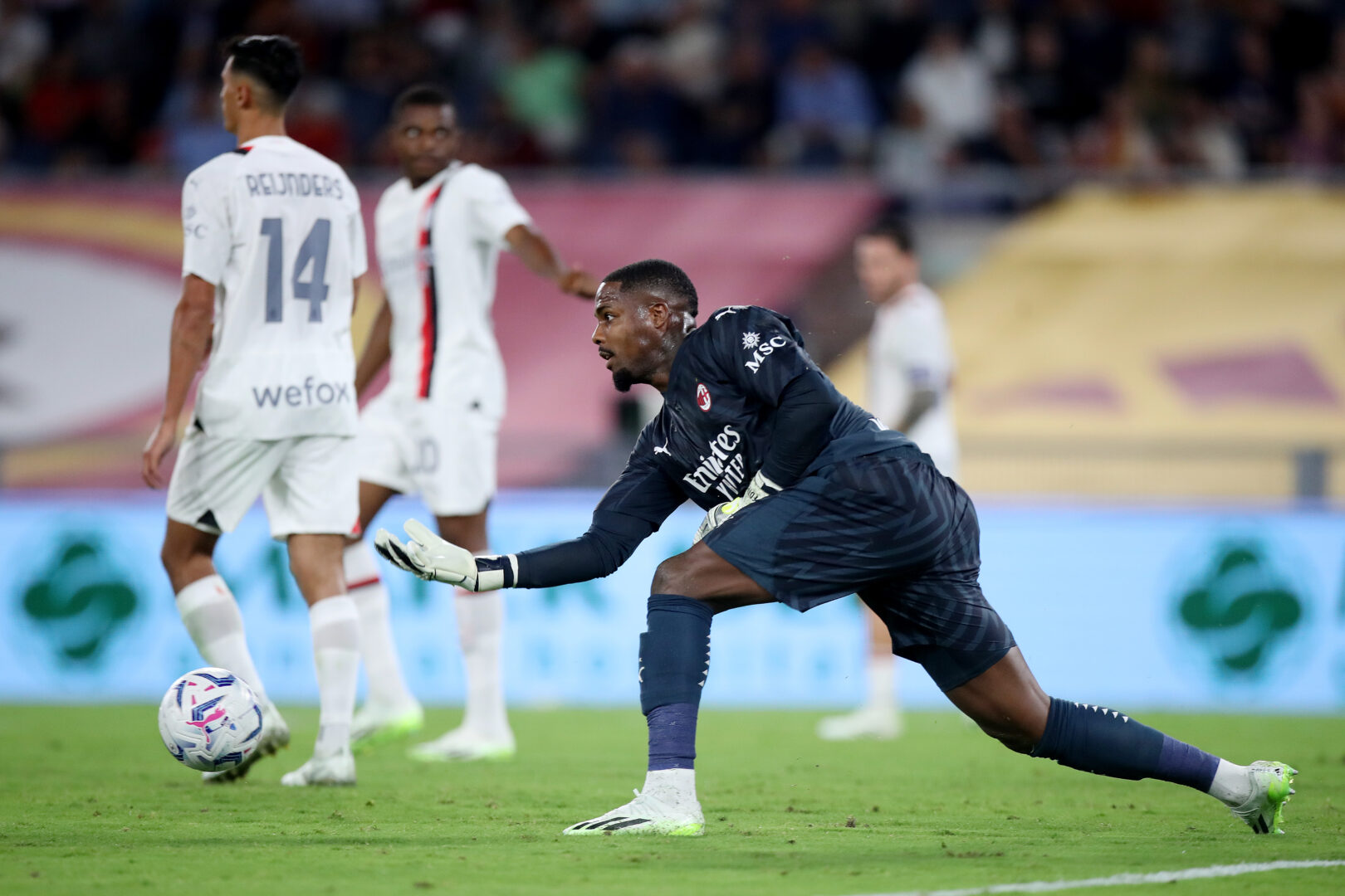 Mike Maignan im Trikot des AC Mailand.