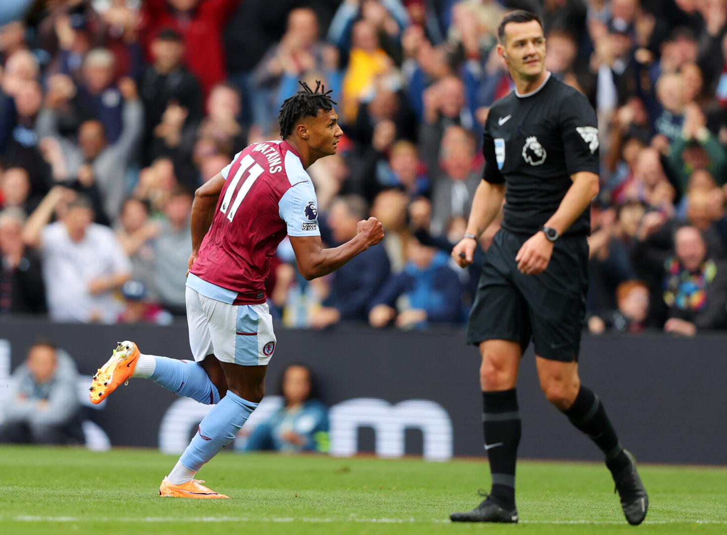 90PLUS-Ticker: Olli Watkins trifft dreifach gegen Brighton.