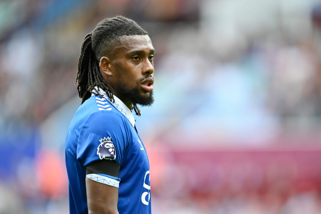 Alex Iwobi im Trikot von Everton.