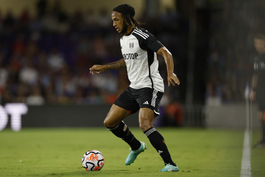 Kevin Mbabu im Trikot des FC Fulham.