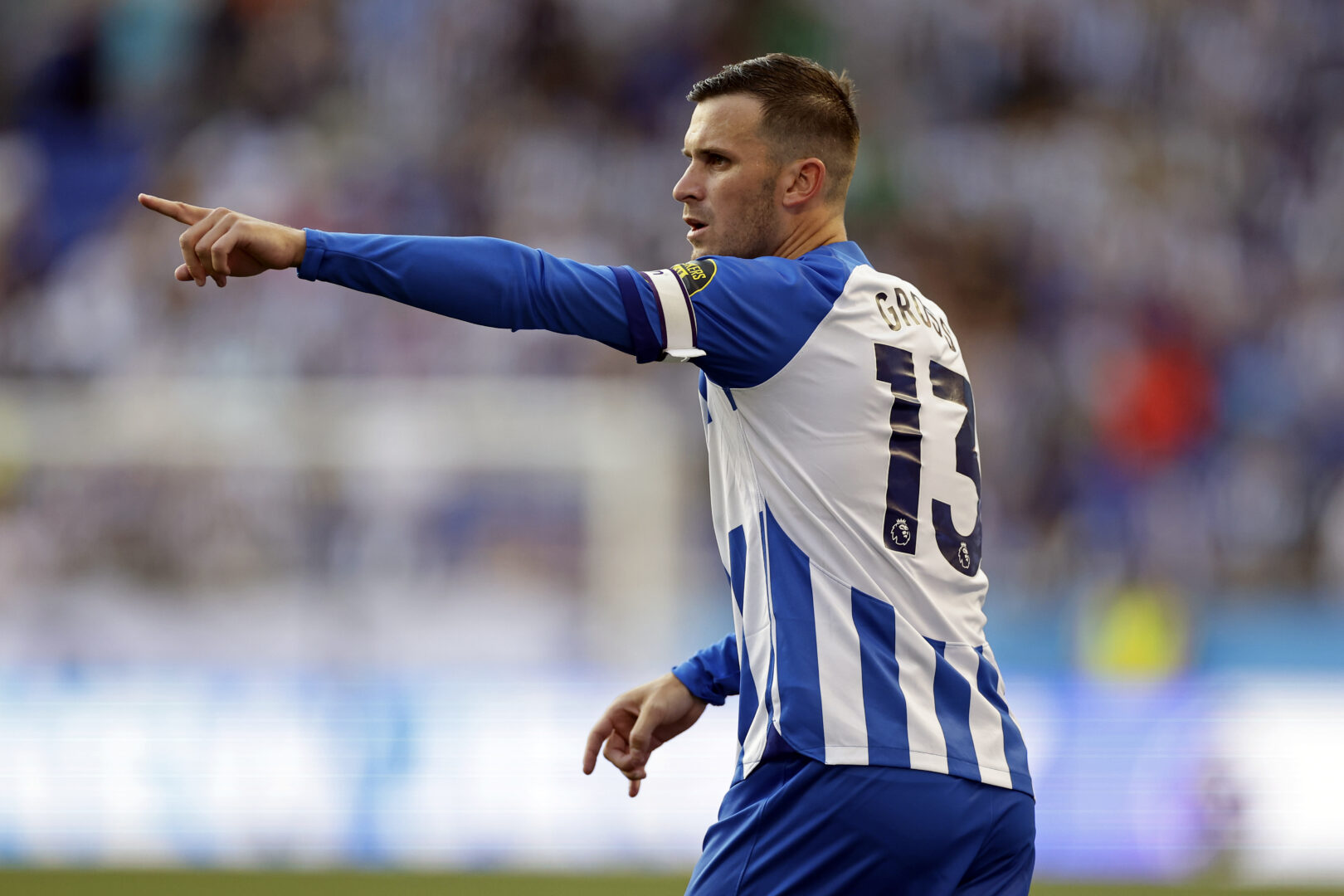 Pascal Groß im Trikot von Brighton.