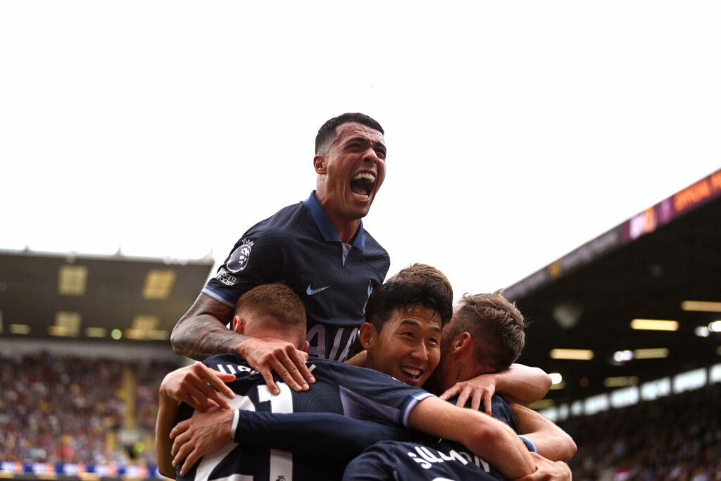 Tottenham feiert den Sieg über Burnley.