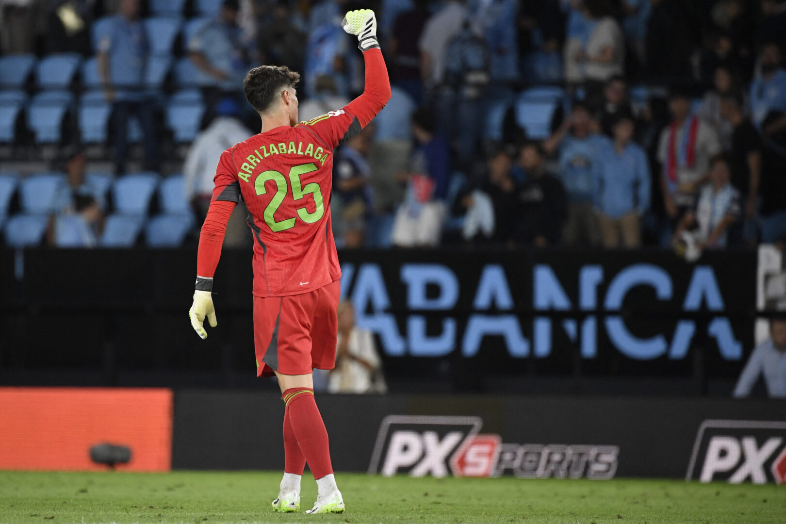 Kepa im Trikot von Real Madrid.