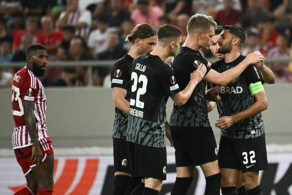 Europa League: Freiburg hatte in Piräus die gewohnt schwierige Partie.