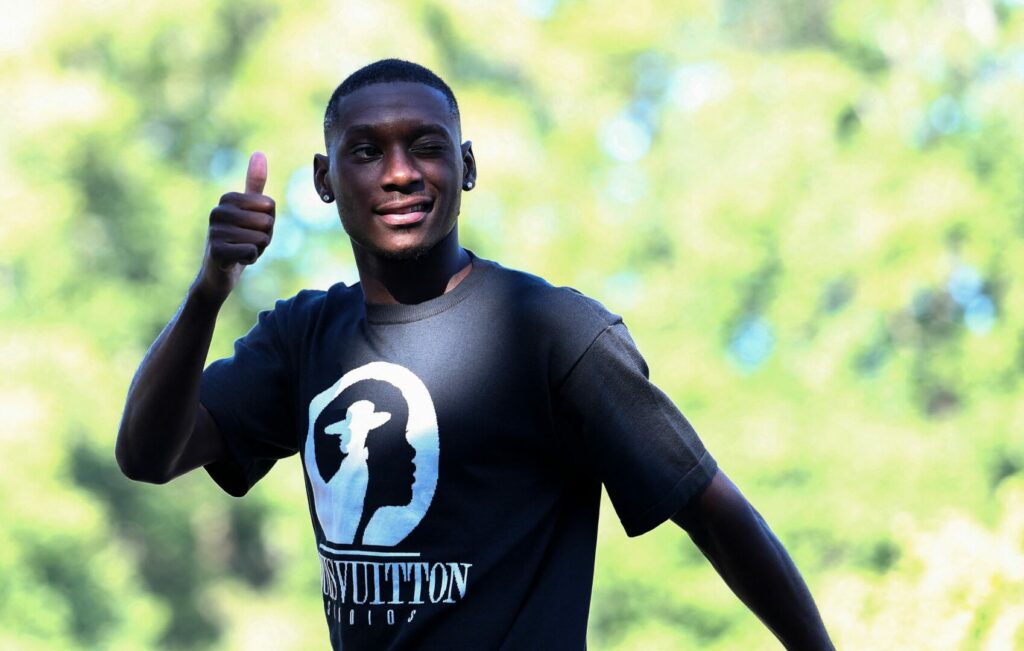 Randal Kolo Muani ist in Paris angekommen.