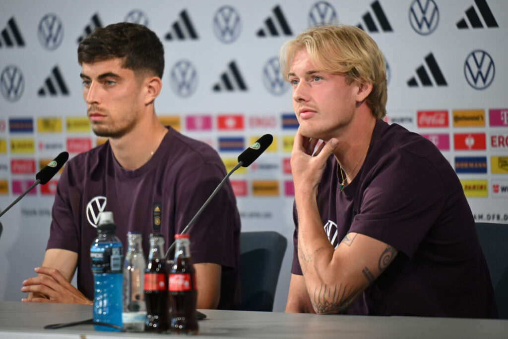 Kai Havertz und Julian Brandt bei der PK des DFB.