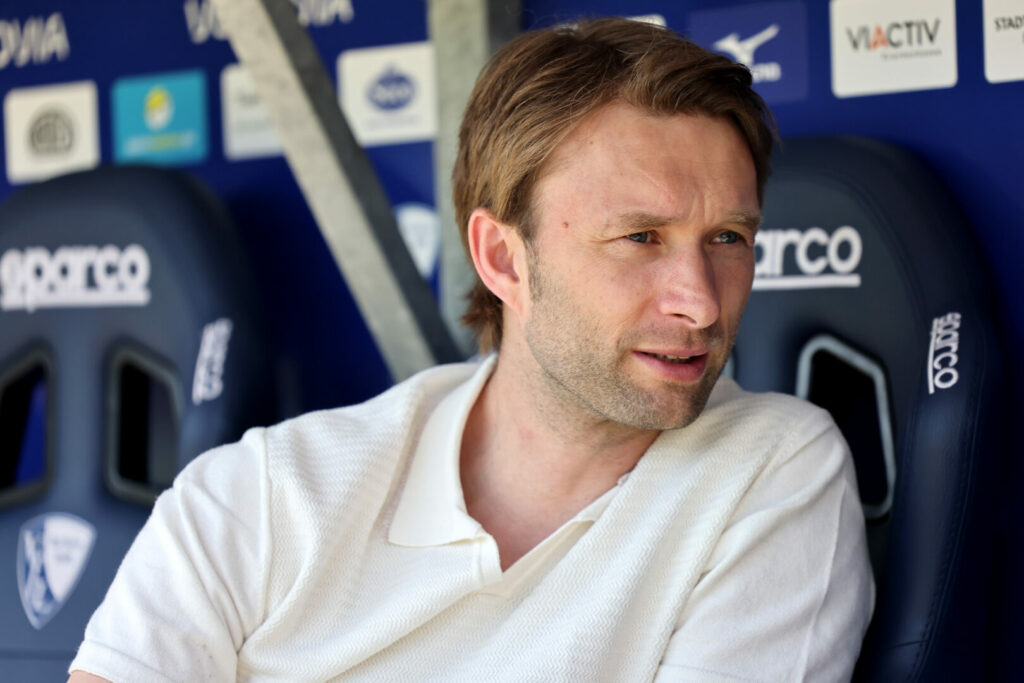 Simon Rolfes gibt sich vor dem Topspiel angriffslustig.