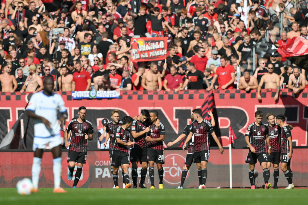 Die Mannschaft des 1. FC Nürnberg als Symbolbild für Can Uzun.