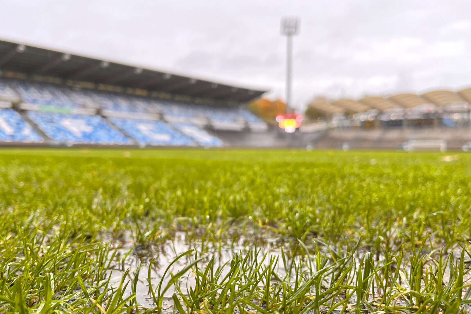 90PLUS-Ticker: Lässt der Rasen in Saarbrücken ein Spiel zu?