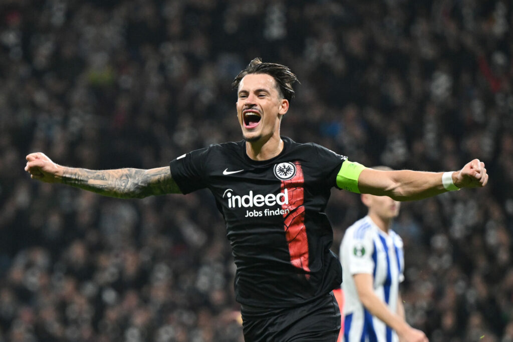 Eintracht-Verteidiger Robin Koch freut sich über sein Tor gegen HJK Helsinki.