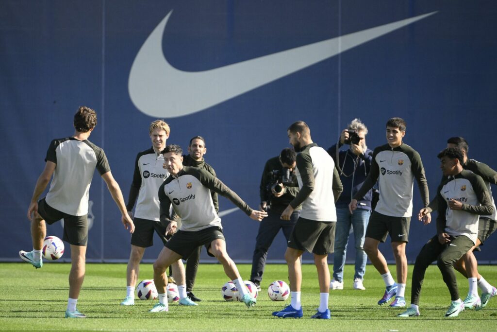 Robert Lewandowski und Frenkie De Jong im Training des FC Barcelona