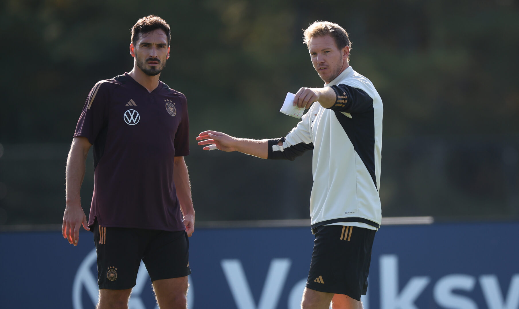 Hummels und Co. sollen vom BVB mit einem Privatjet abgeholt werden.