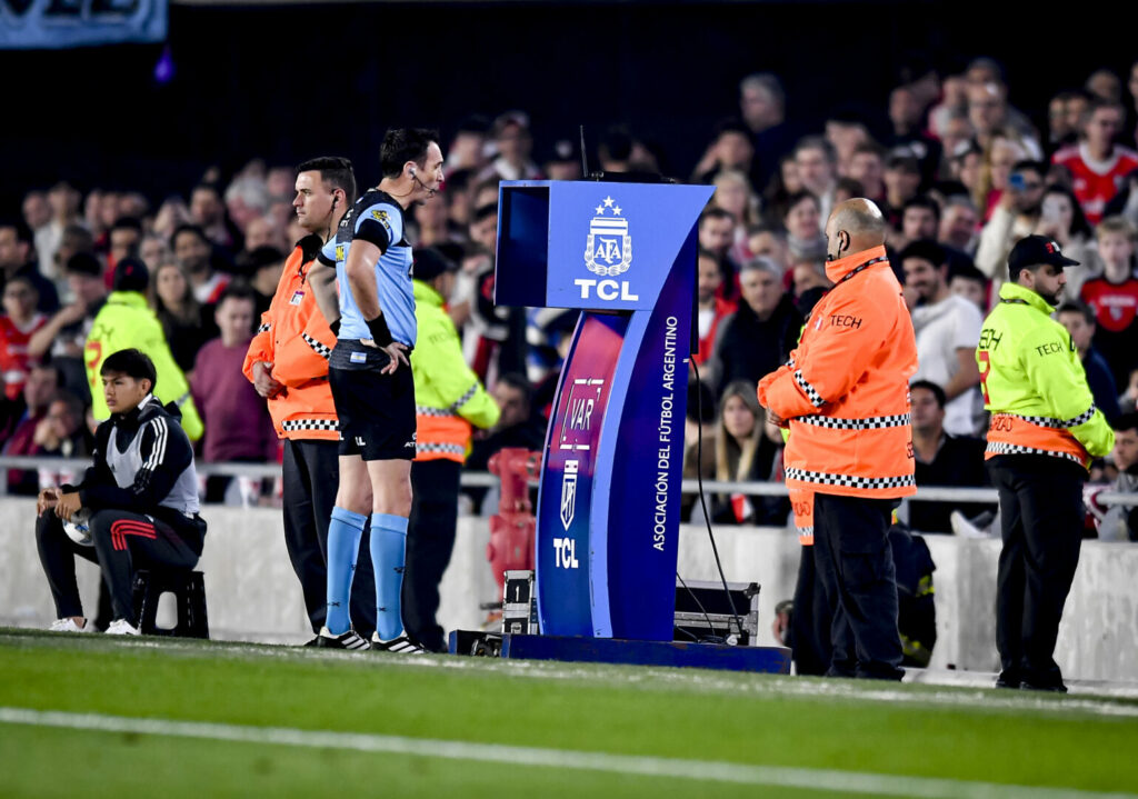 Werden die Regeln des VAR demnächst verändert?