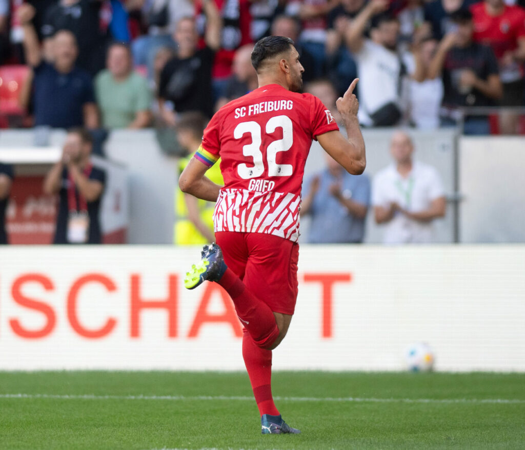 Bundesliga: Dank eines starken Grifos gewinnt der SC Freiburg gegen Augsburg.