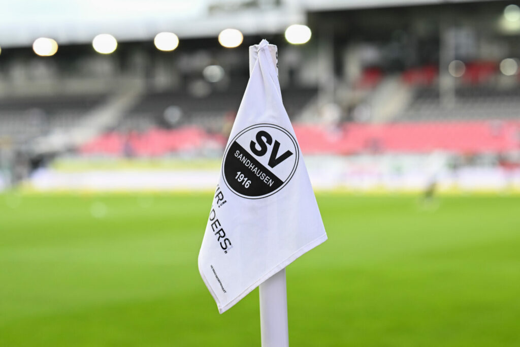 Der SV Sandhausen und Präsident Jürgen Machmeier müssen sich mit schweren Vorwürfen durch den DFB auseinandersetzen. (90PLUS-Ticker)