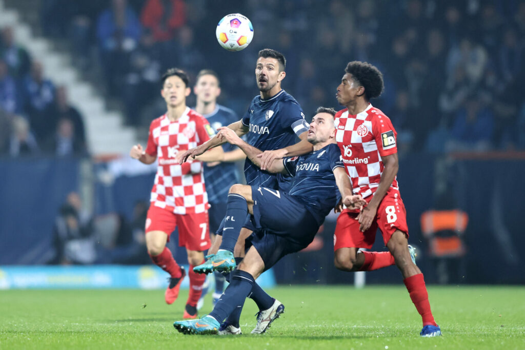 Szene aus dem Spiel zwischen dem VfL Bochum und dem 1. FSV Mainz 05