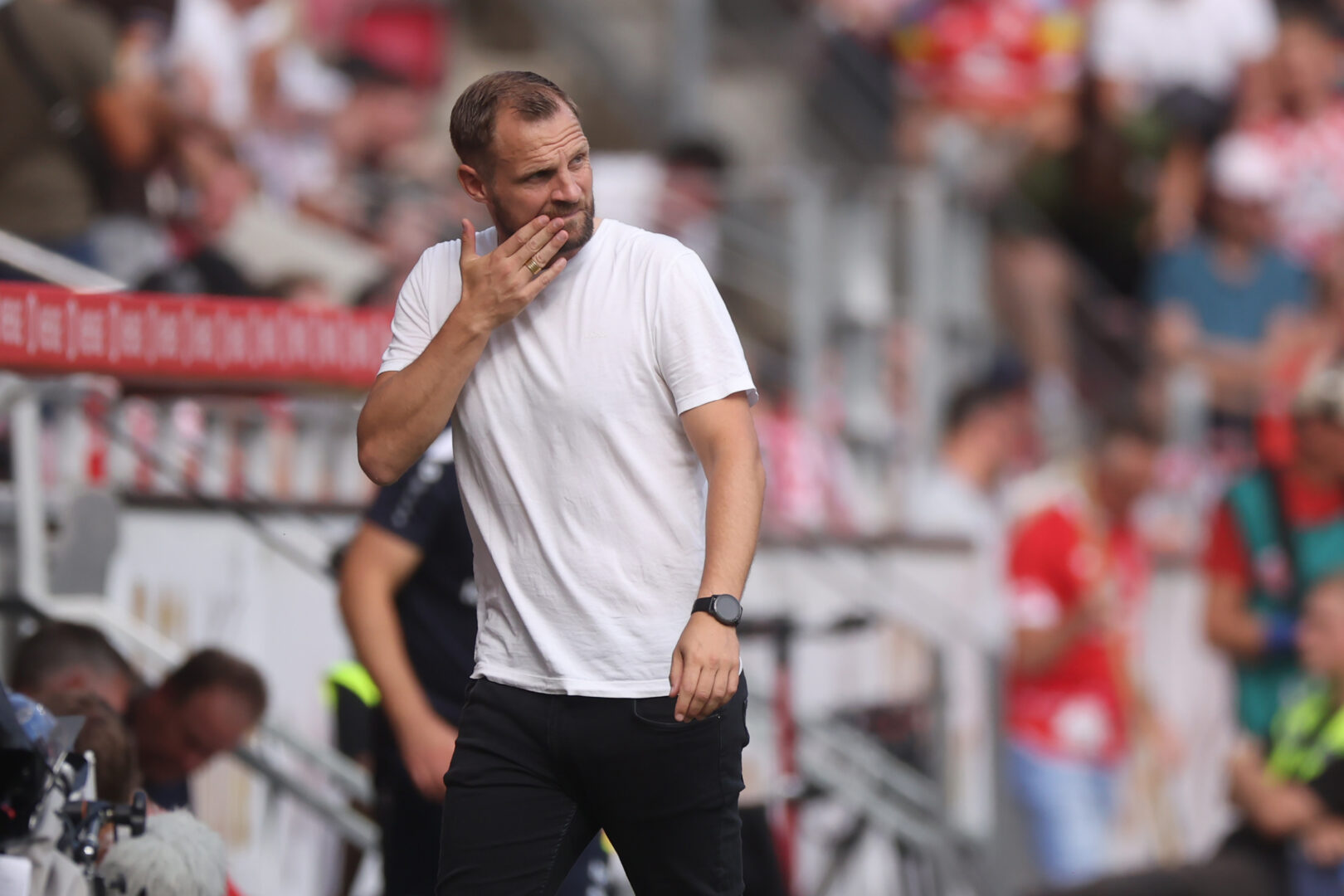 Bundesliga: Trainerstühle wackeln, wer ist frei?