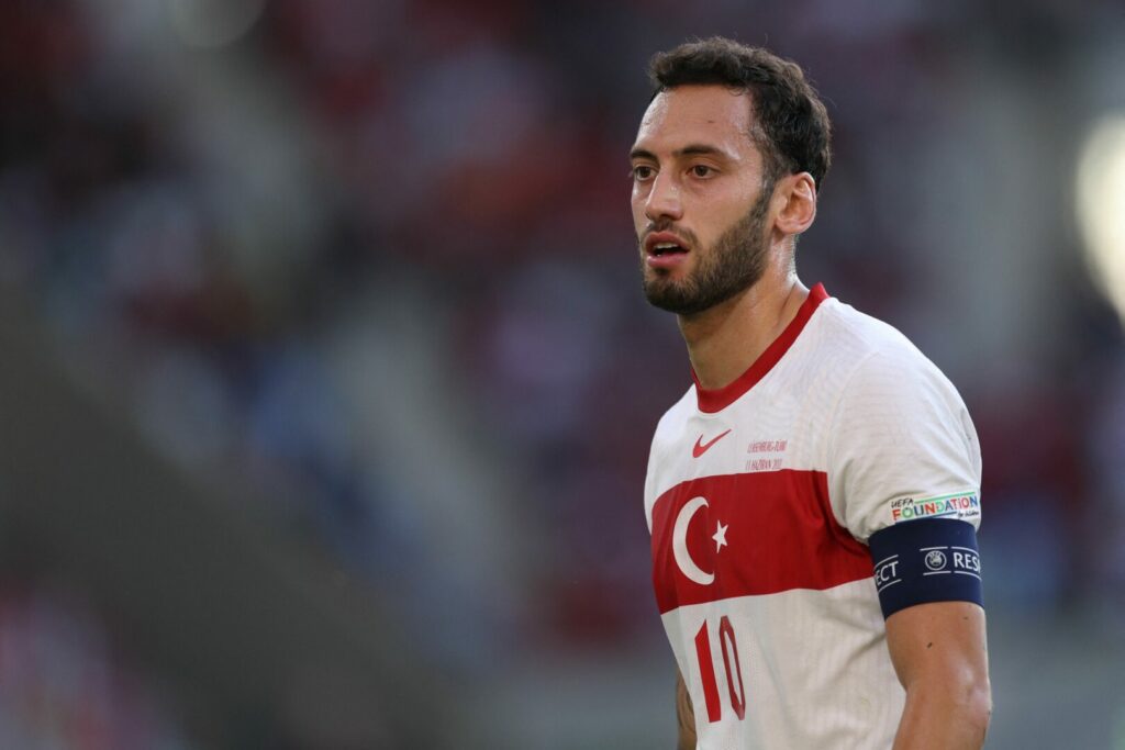 Hakan Calhanoglu spielt am Samstag mit der Türkei gegen Deutschland.
