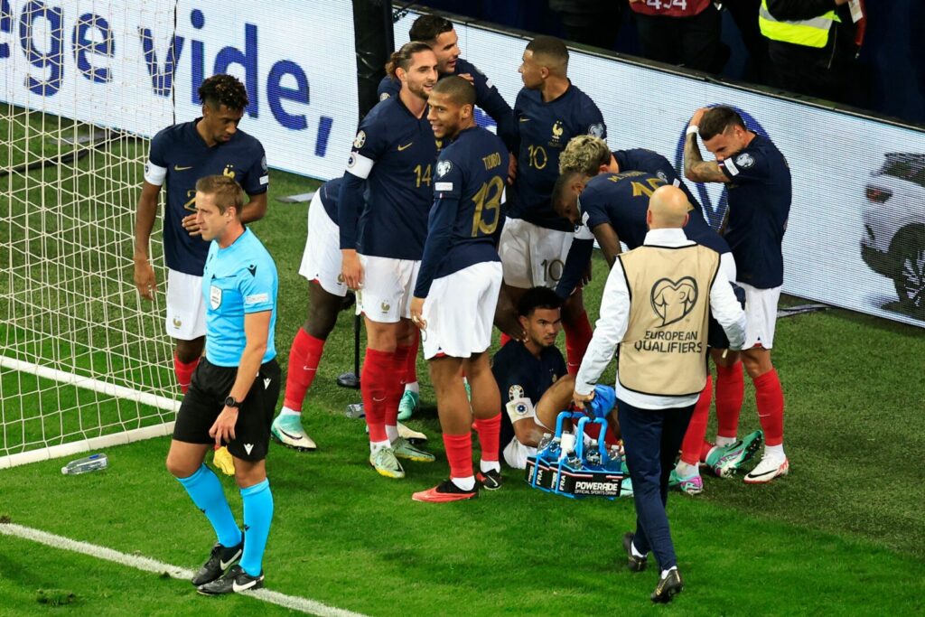 Warren Zaire-Emery verletzte sich bei seinem Frankreich-Debüt.