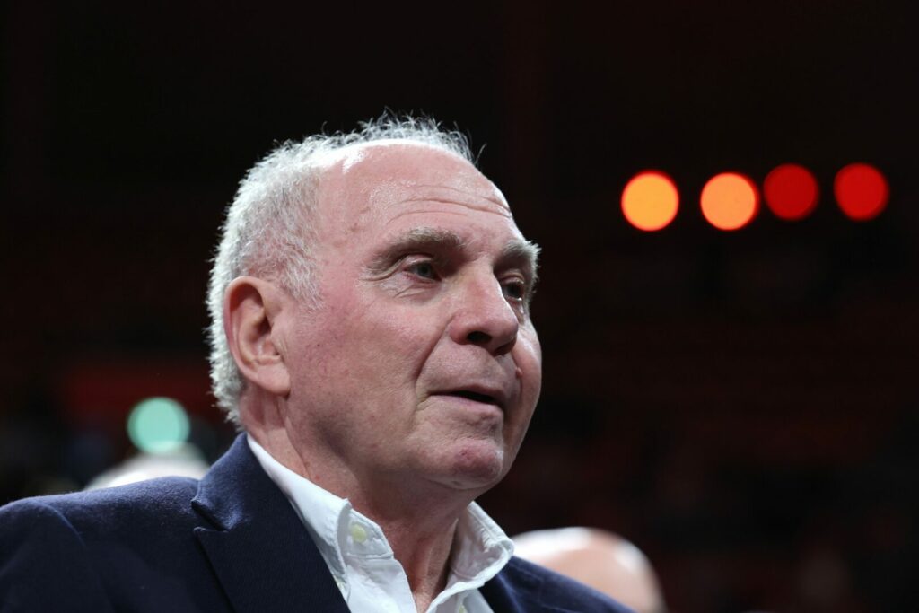 Uli Hoeneß bezieht Stellung zur Personalsituation.