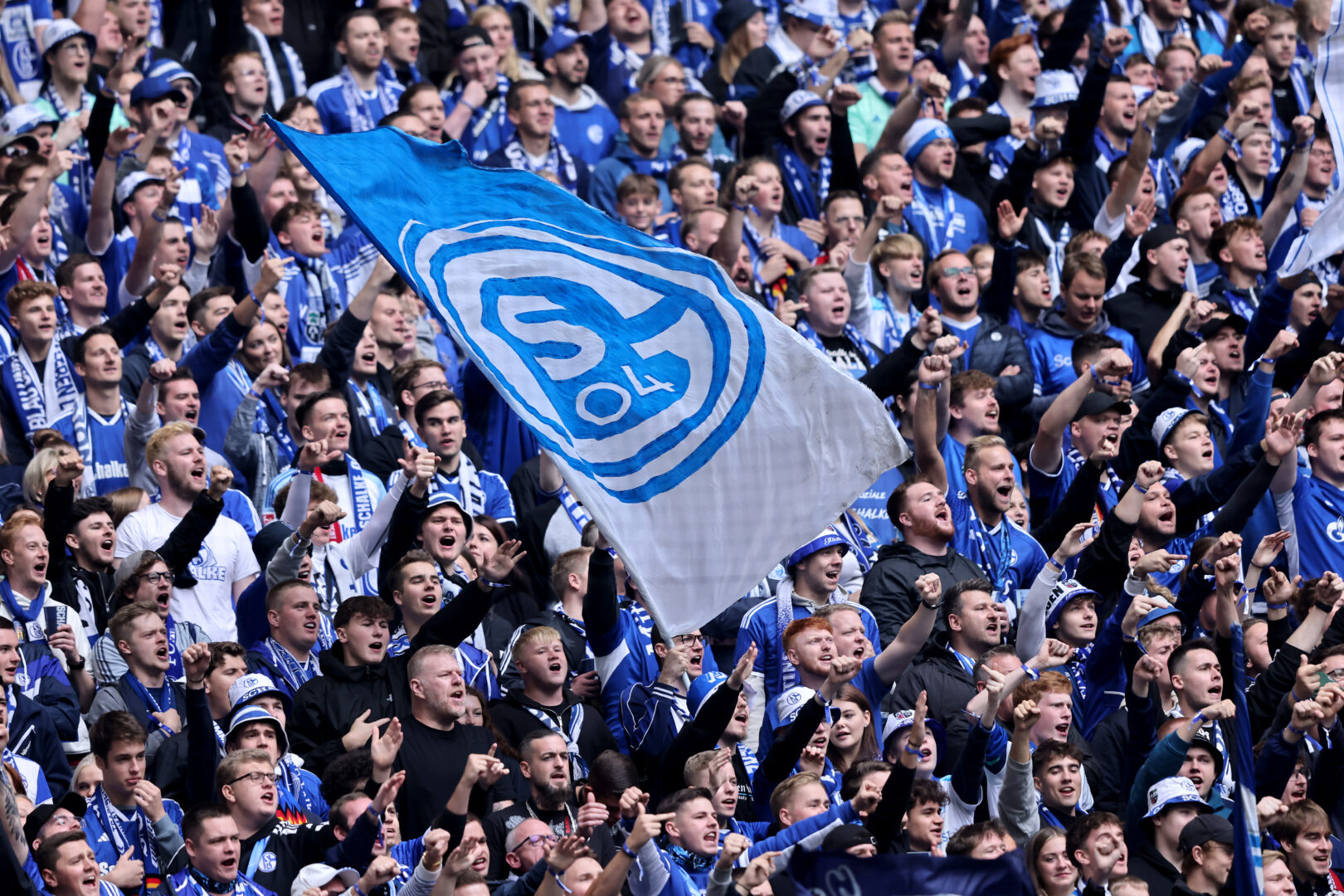 Beim FC Schalke 04 stehen zahlreiche Personalentscheidungen an.