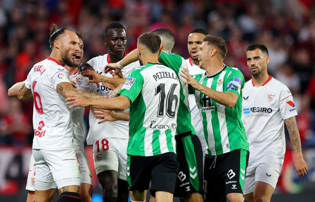 Hitzige Szenen beim letzten Sevilla-Derby im Mai 2023.