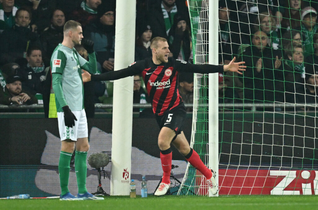 Eintracht Frankfurt holte einen 0:2-Rückstand bei Werder Bremen auf.